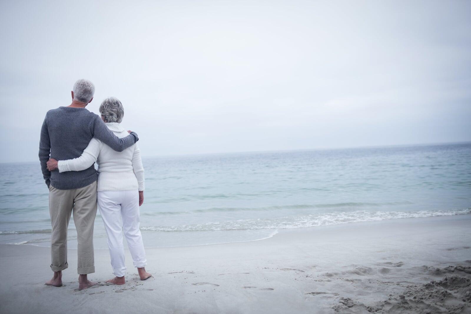 Picture of a couple looking at the ocean